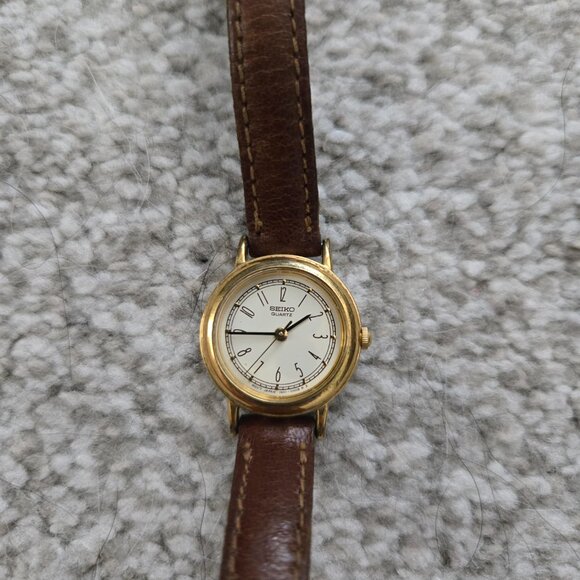 Women’s Seiko Watch | Classic & Elegant Needs Battery - Picture 2 of 4